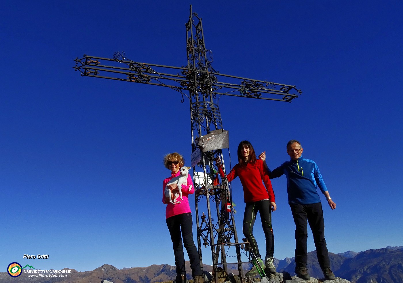 02 Alla croce di vetta dello Zuc di Valbona (1546 m).JPG -                                